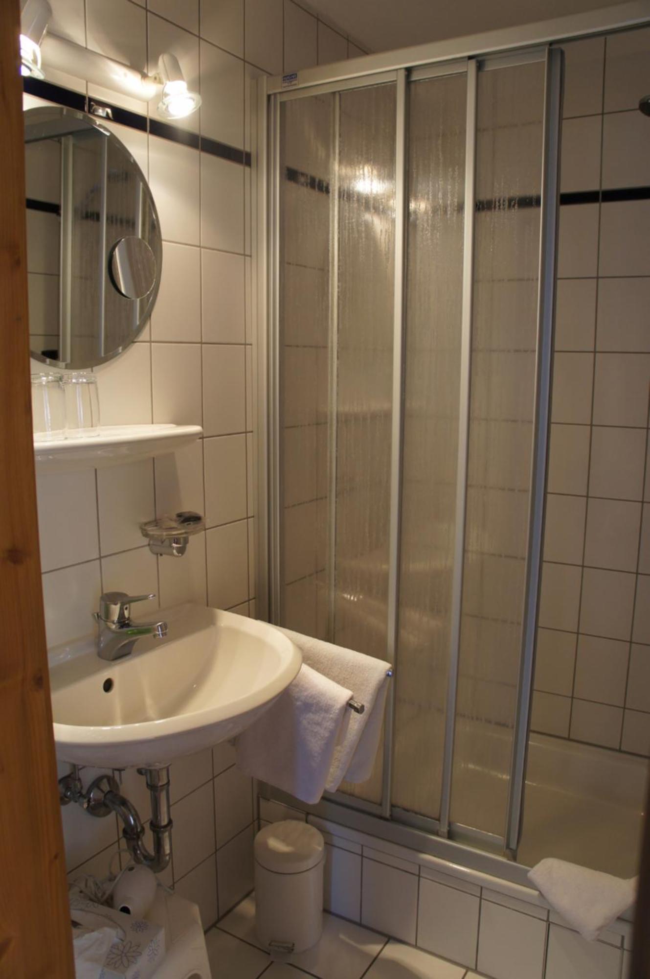 Hotel Schwarzer Adler Erlangen Rum bild